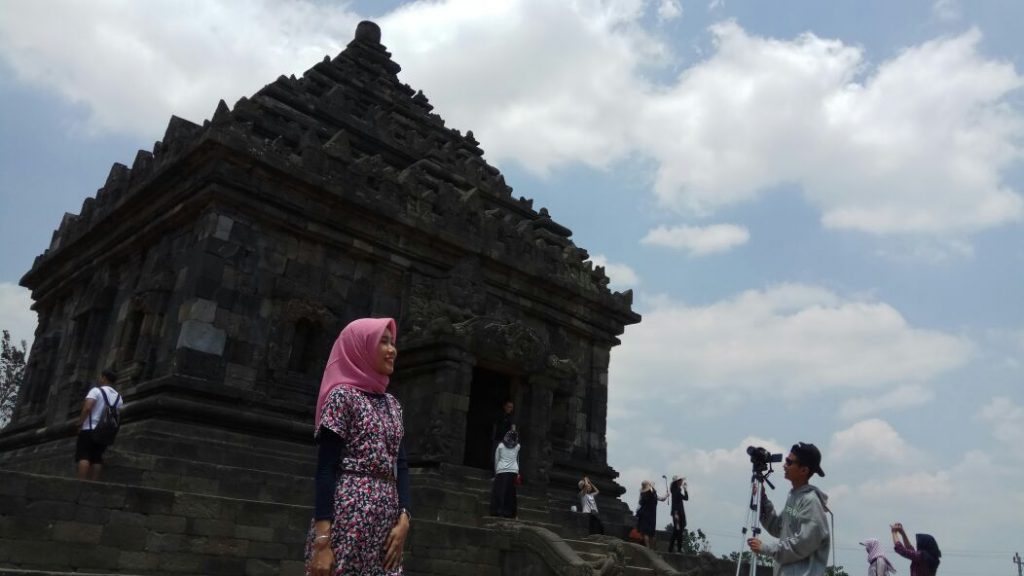 Melayang Terbang dalam Pesona Candi Ijo