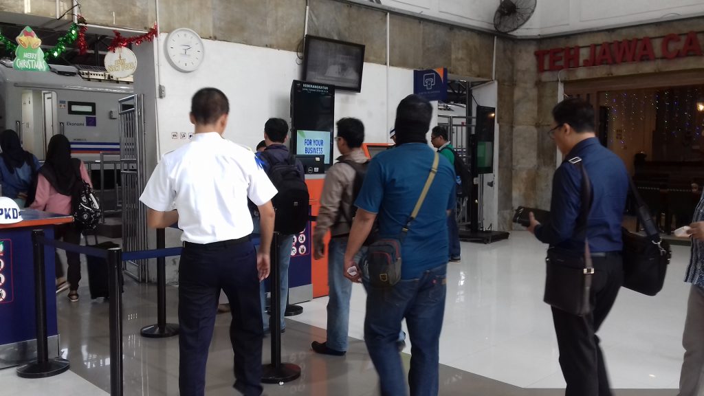 Mesin Check In di Stasiun Semarang Poncol