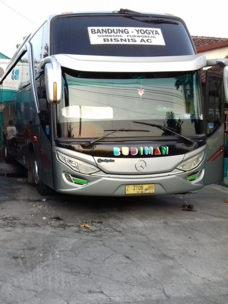 transportasi dari Bandung ke Jogja Bus Budiman